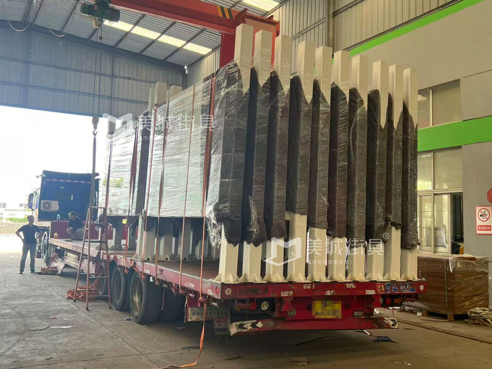 江蘇美城街具為新疆定制公交候車亭第四批發貨案例